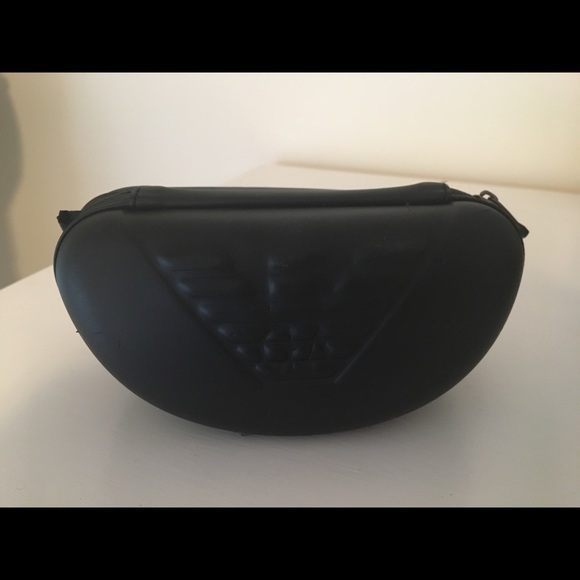 Armani Women’s sunglasses - Picture 3 of 3